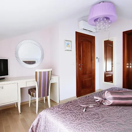 Mustra By Interhome *