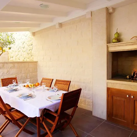 Mustra By Interhome *