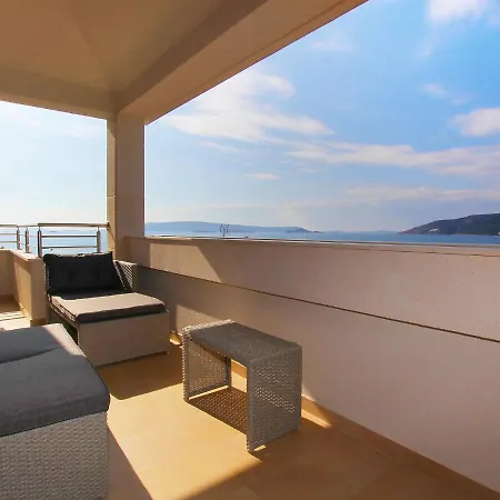 Mustra By Interhome